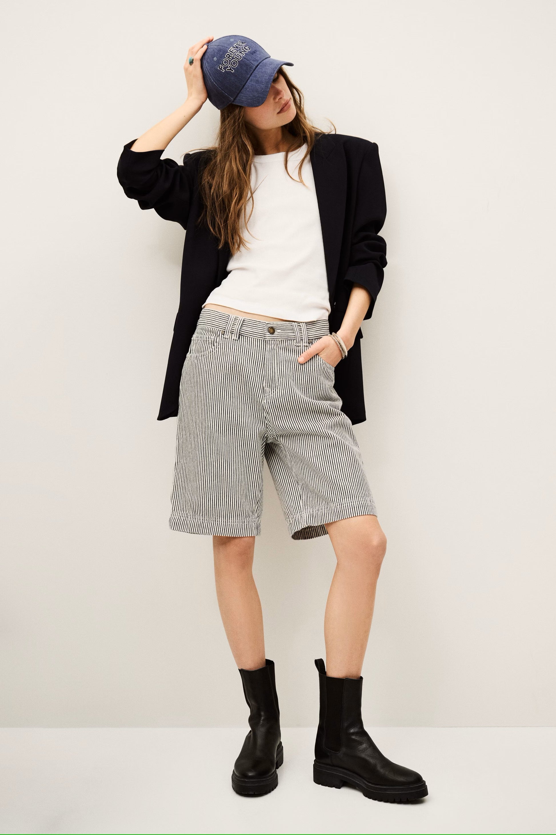 Cisae Ecru Short