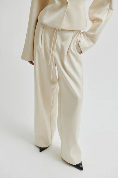 Dazzle Sateen Tie Front Pant
