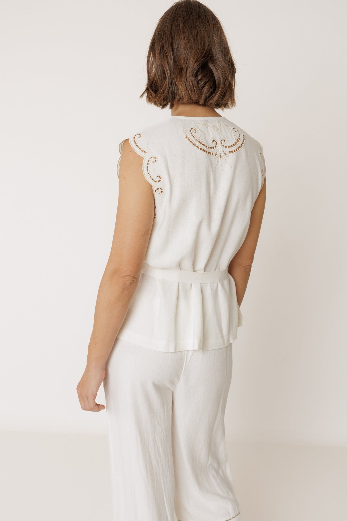 Sleeveless Embroidered Kimono Shirt